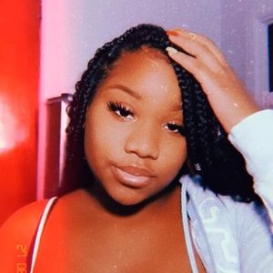 Meet your Posher, Jenesia